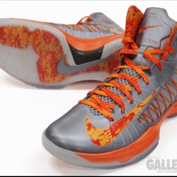 nike orange camo shoes